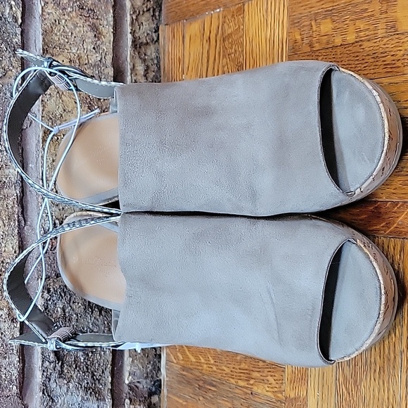 Universal Thread Taupe Wedge Sandals Size 8.5 - Picture 1 of 8